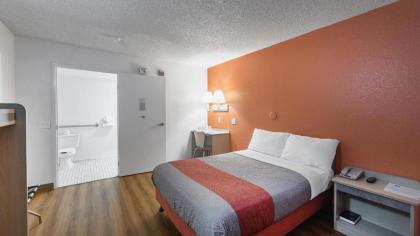 Motel 6-Medford OR - North - image 8