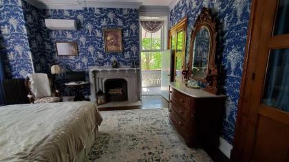 Gifford-Risley House Bed and Breakfast - image 3