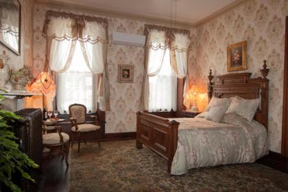 Gifford-Risley House Bed and Breakfast - image 7