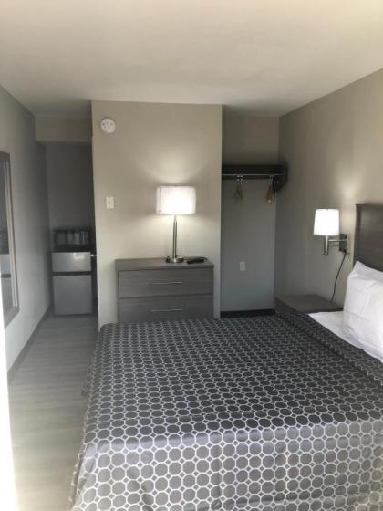 Newley Renovated Rooms   trolley Stop motel media Pa