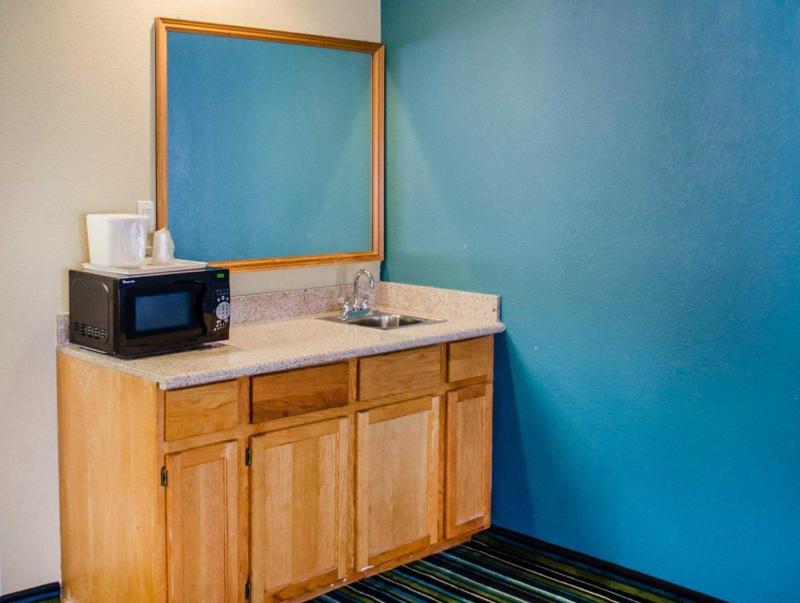 Quality Inn & Suites Medina- Akron West - image 4