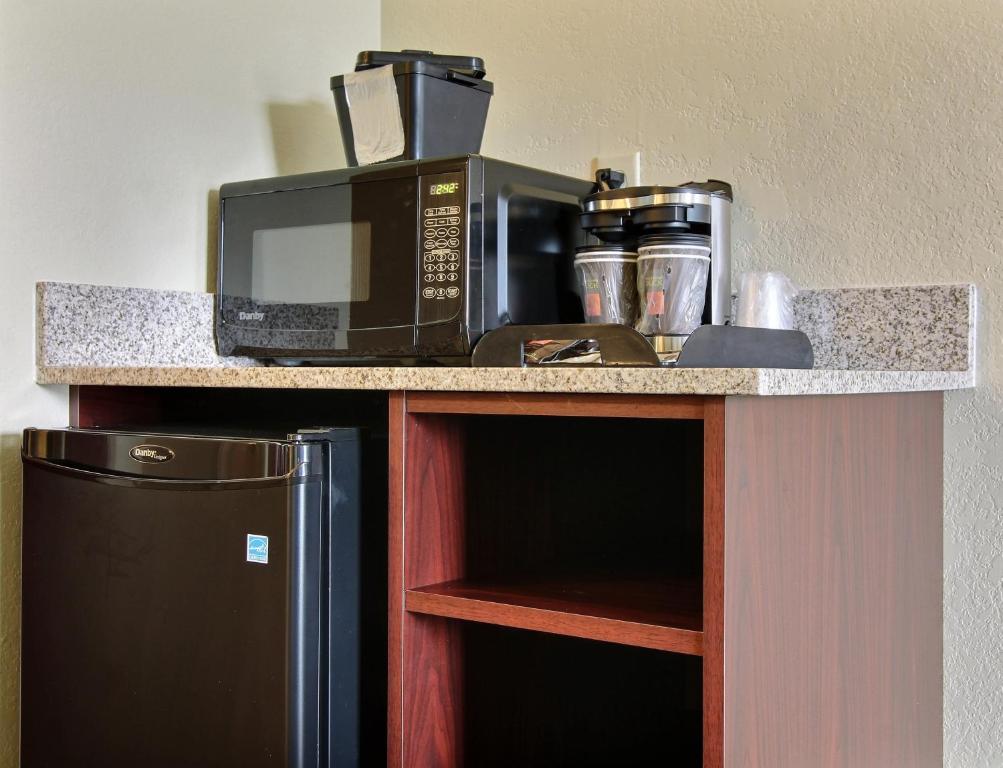 Cobblestone Hotel & Suites - Gering/Scottsbluff - image 3