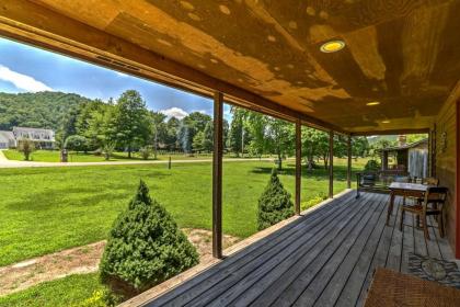 Dream Valley Mountain View Cabin with Covered Porch! - image 4