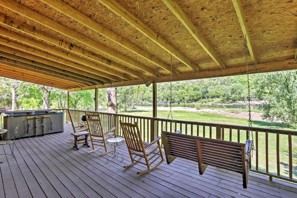 Private Riverfront Cabin with Ozark Mountain View! - image 4