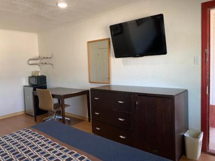 Budget Inn - image 14