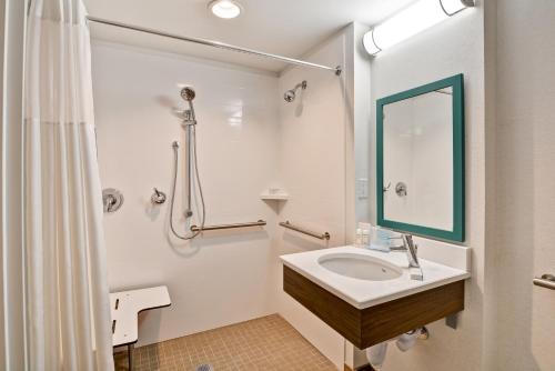 Hampton Inn Memphis Poplar - image 5