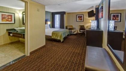 Clarion Hotel & Suites Conference Center Memphis Airport - image 2