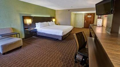 Clarion Hotel & Suites Conference Center Memphis Airport - image 3