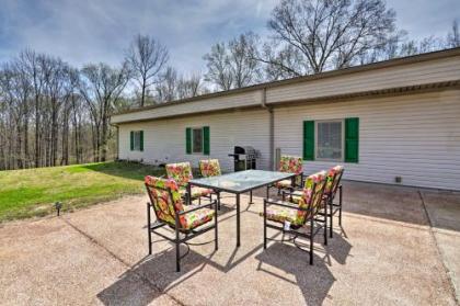 Memphis Home on 20 Acres 10 Mi to Downtown! - image 2