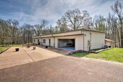 Memphis Home on 20 Acres 10 Mi to Downtown! - image 3