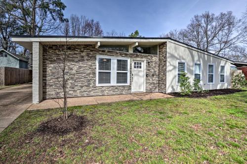 Modern Home with Yard 4 Mi to Shelby Farms Park - image 4