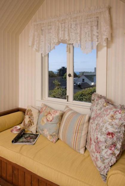 Headlands Inn Bed and Breakfast - image 3