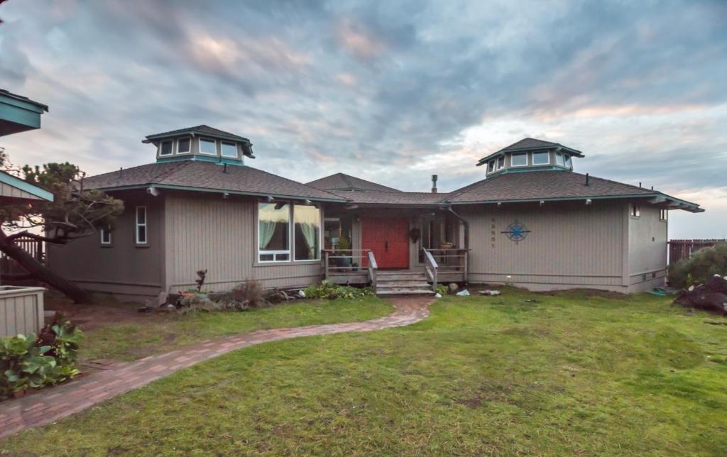 Cliff House at Otter Point - image 2