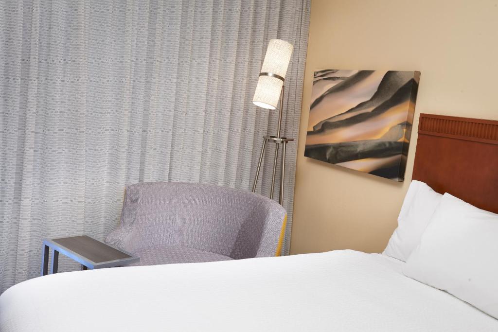 Courtyard by Marriott Minneapolis-St. Paul Airport - image 7