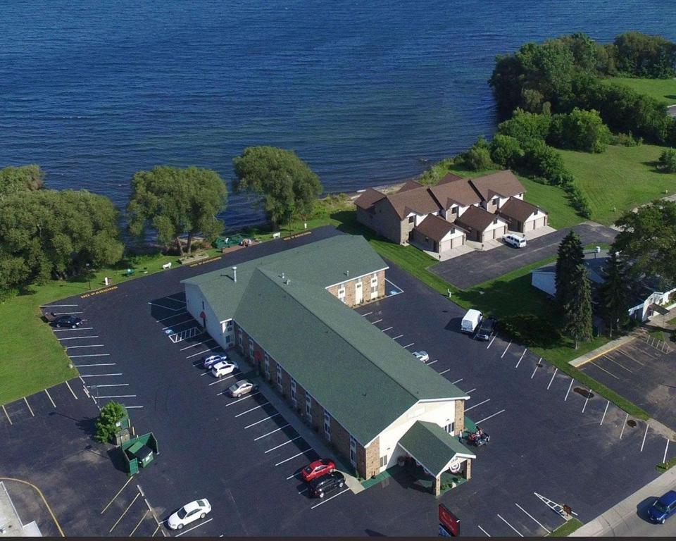 Econo Lodge On the Bay - main image