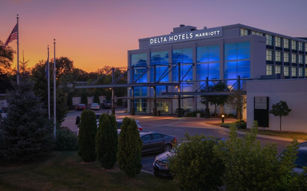 Delta Hotels by Marriott Milwaukee Northwest - main image