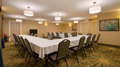 BEST WESTERN Plus Menomonie Inn & Suites - image 15