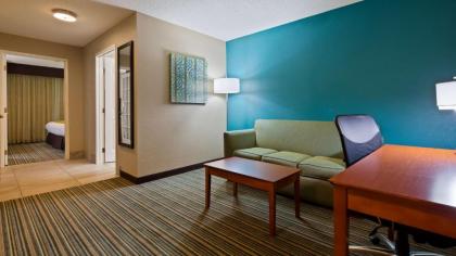 BEST WESTERN Plus Menomonie Inn & Suites - image 8