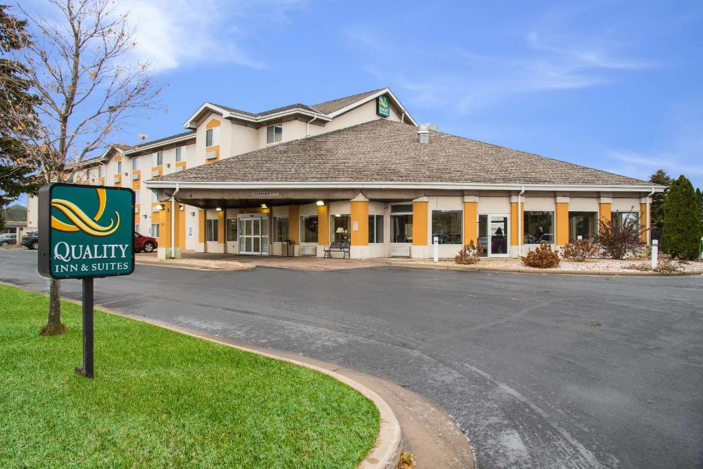 Quality Inn & Suites Menomonie - main image