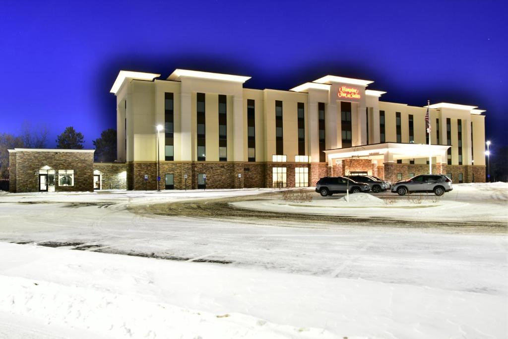 Hampton Inn & Suites Menomonie-UW Stout - main image