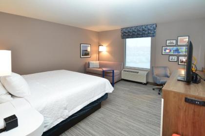 Hampton Inn & Suites Menomonie-UW Stout - image 12