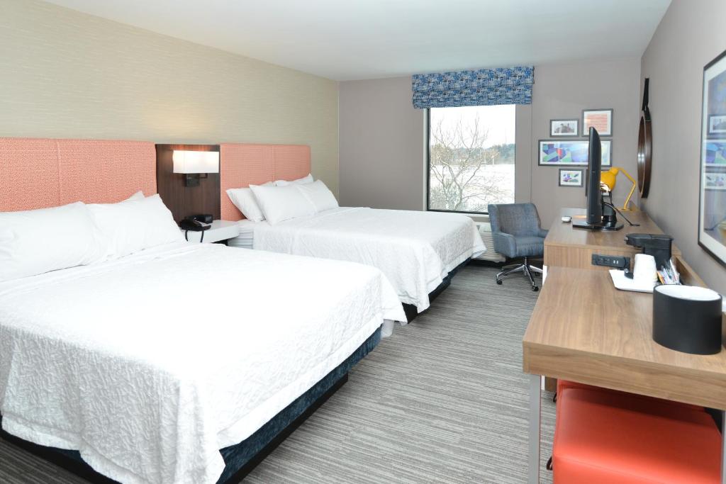 Hampton Inn & Suites Menomonie-UW Stout - image 4