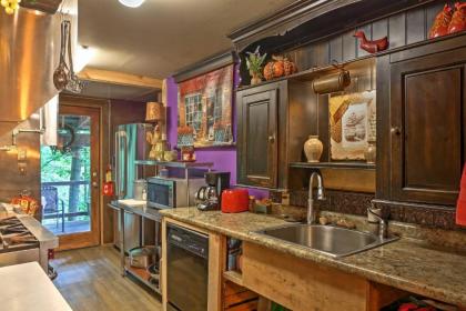 Charming Tree House Cottage on Lookout Mountain! - image 15