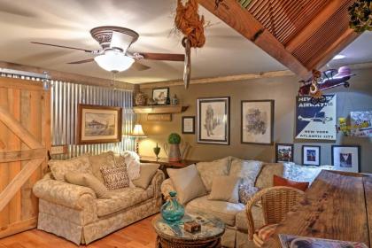 Charming Tree House Cottage on Lookout Mountain! - image 9