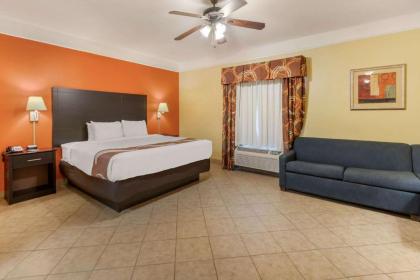 Quality Inn & Suites at The Outlets Mercedes/Weslaco - image 11