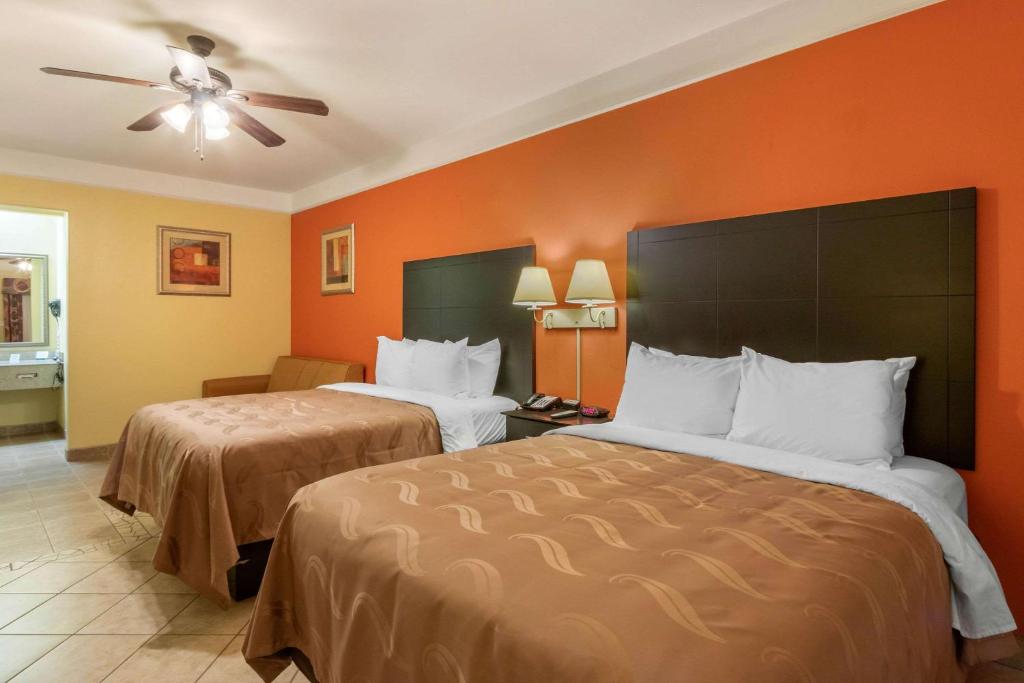 Quality Inn & Suites at The Outlets Mercedes/Weslaco - image 5