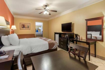 Quality Inn & Suites at The Outlets Mercedes/Weslaco - image 6