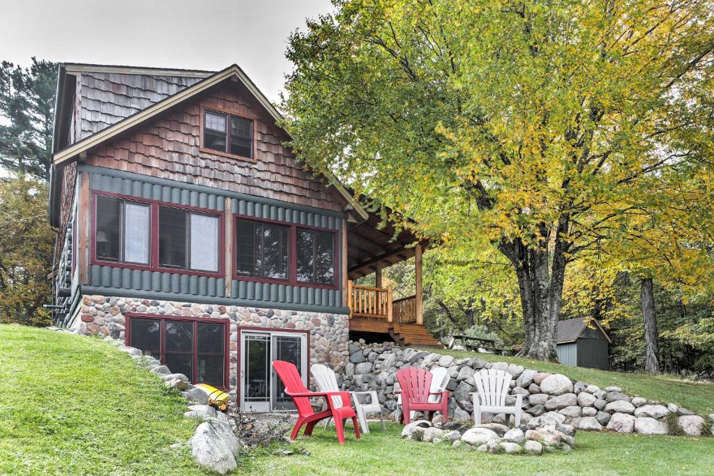 Lakefront Mercer Cabin with 2 Lofts Fire Pit and Porch - main image