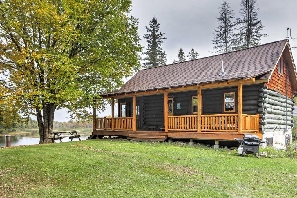 Lakefront Mercer Cabin with 2 Lofts Fire Pit and Porch - image 7