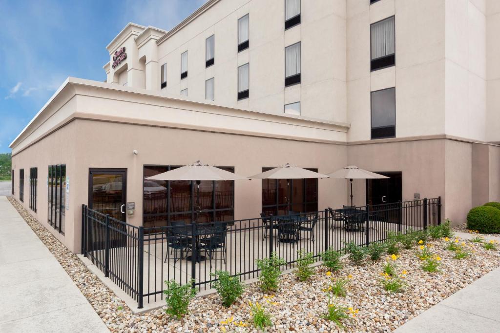 Hampton Inn & Suites Grove City - image 7