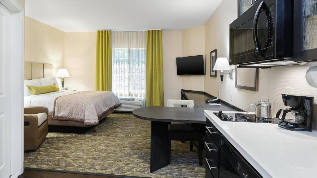 Candlewood Suites Grove City - Outlet Center an IHG Hotel - image 7