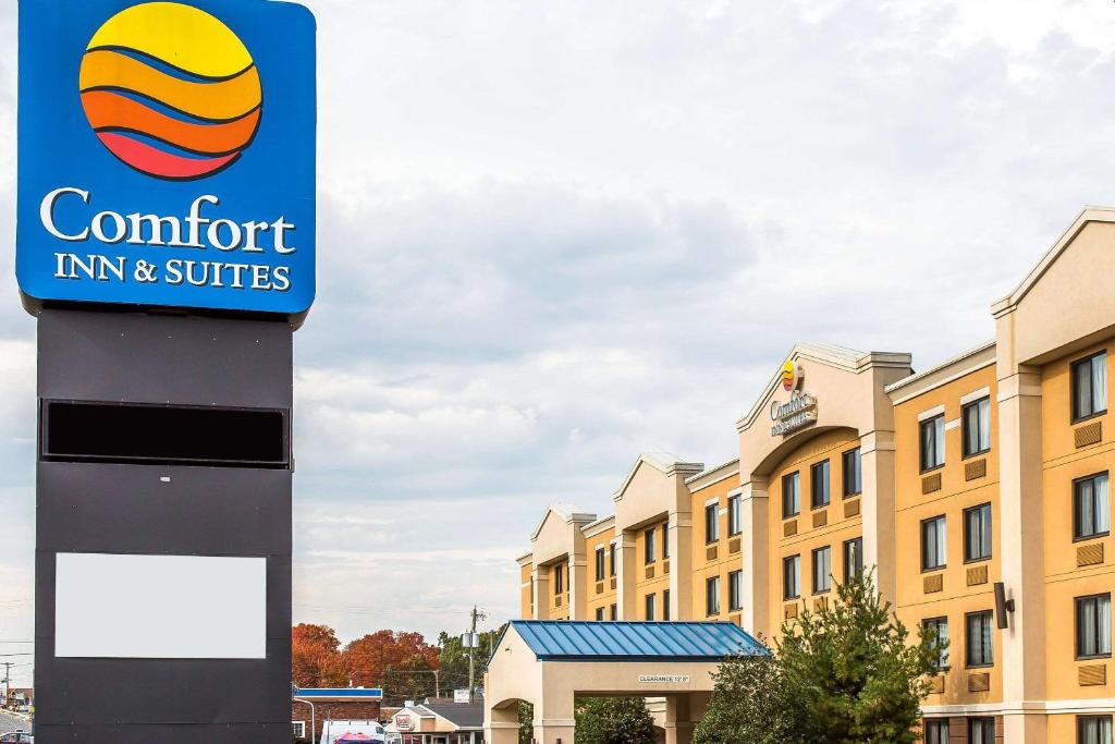 Comfort Inn & Suites - main image