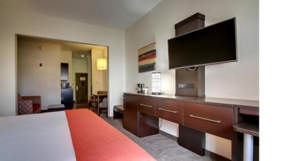 Holiday Inn Express Hotel & Suites Meridian an IHG Hotel - image 4