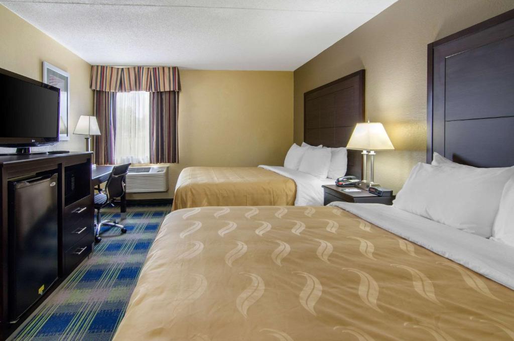 Quality Inn Merriam Kansas City - image 4