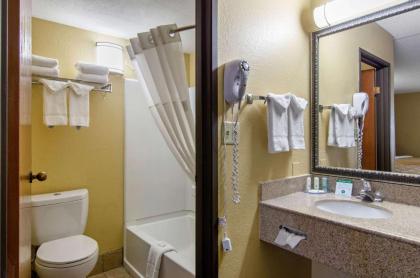 Quality Inn Merriam Kansas City - image 6