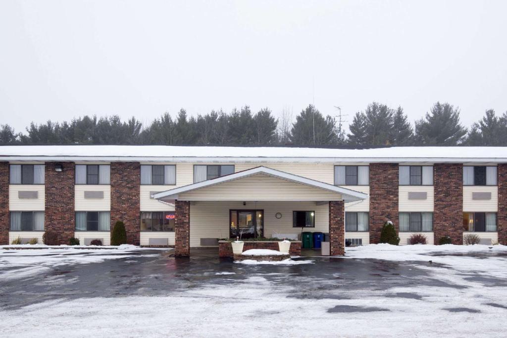 Econo Lodge Merrill - main image