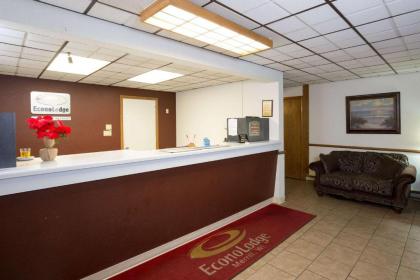 Econo Lodge Merrill - image 11