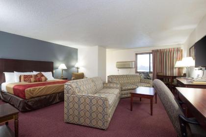 Econo Lodge Merrill - image 15