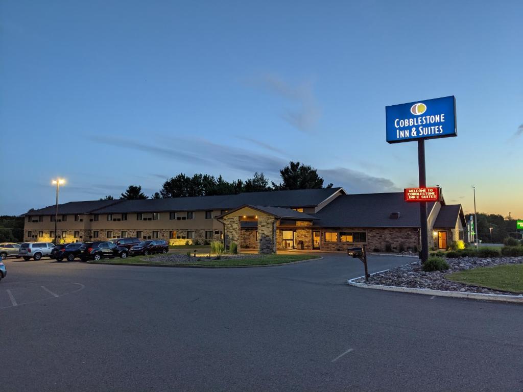 Cobblestone Inn & Suites - Merrill - main image