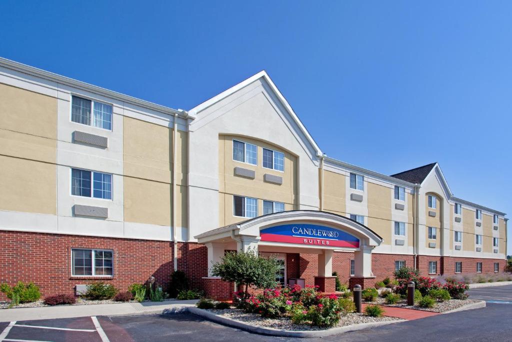 Candlewood Suites Merrillville an IHG Hotel - image 7