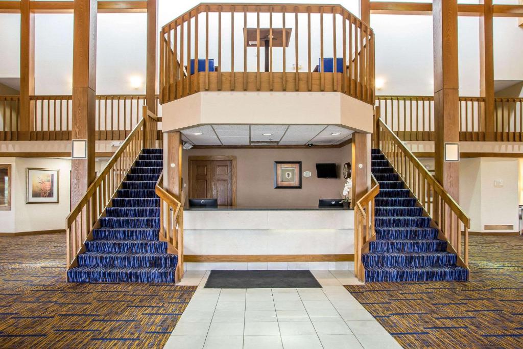 Clarion Inn Merrillville - main image