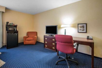 Clarion Inn Merrillville - image 12