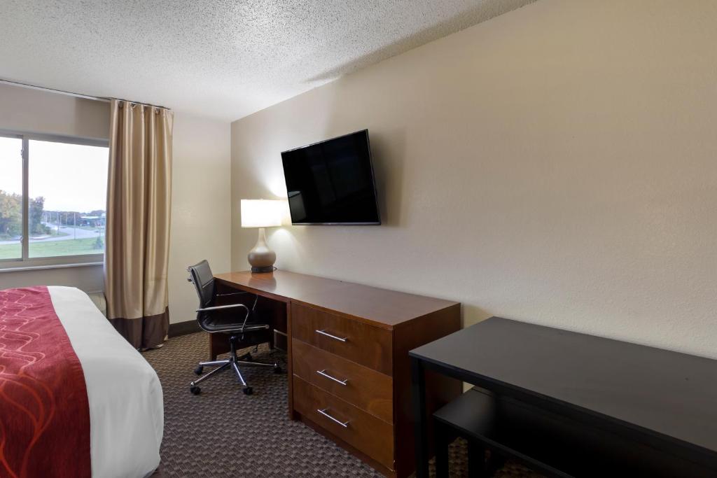 Comfort Inn Hobart - Merrillville - image 4