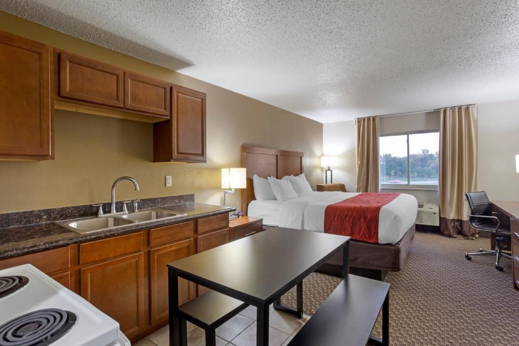 Comfort Inn Hobart - Merrillville - image 7