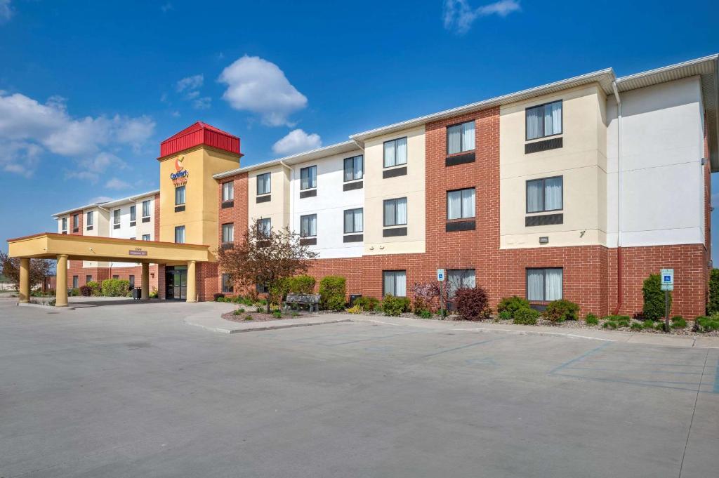 Comfort Suites Merrillville - main image