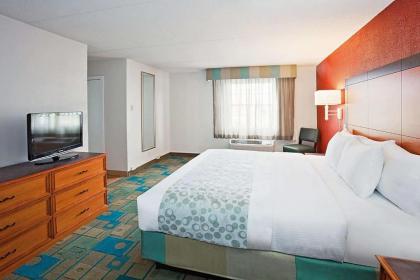 La Quinta Inn by Wyndham Merrillville - image 10